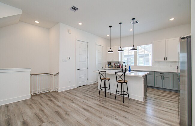 Building Photo - 8325 Springwood Crk Ln