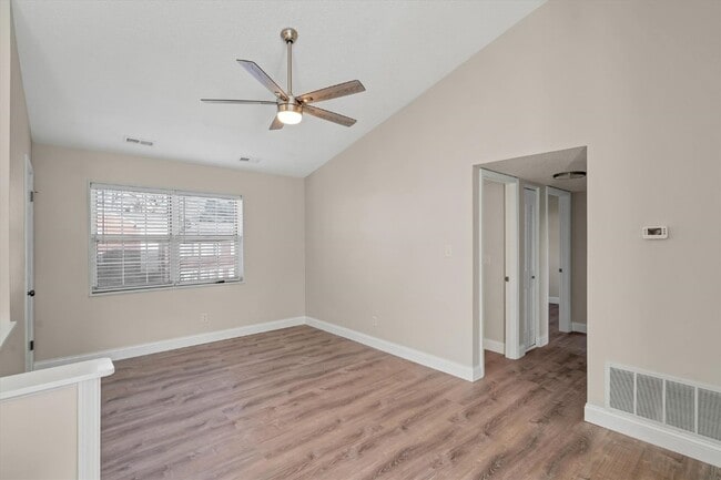 Building Photo - 1607 E Swan Cir