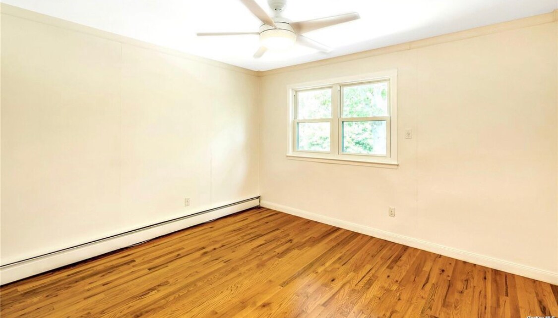 Building Photo - 370 Blue Point Rd