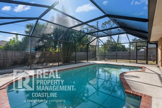 Building Photo - Welcome to Your Venice Oasis!