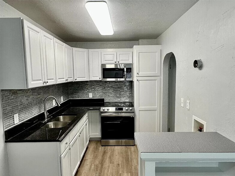 kitchen - 2912 NW 20th St