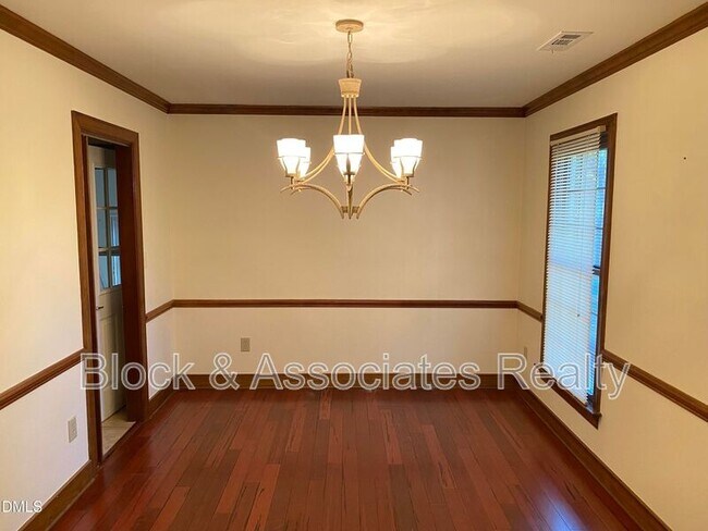 Building Photo - 5 Trump Ct