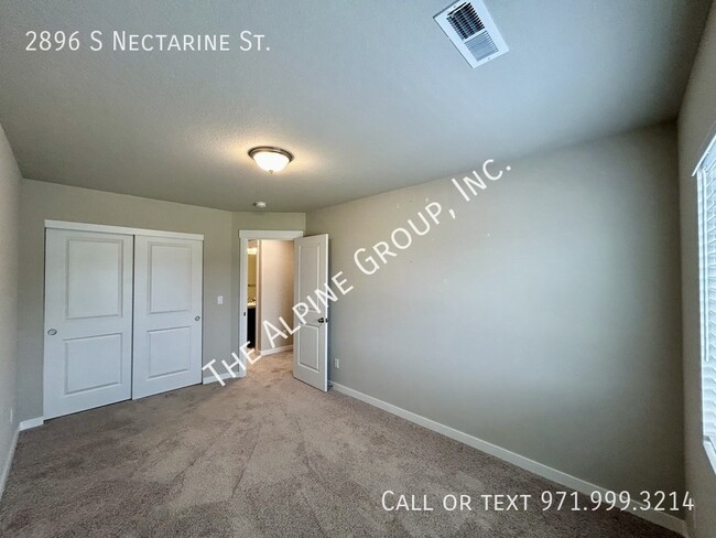 Building Photo - Cornelius Townhome - HALF OFF First Month!