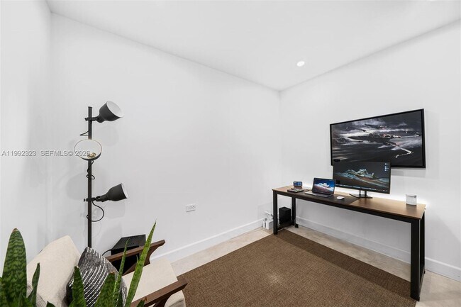 Building Photo - 970 NW 10th Ave