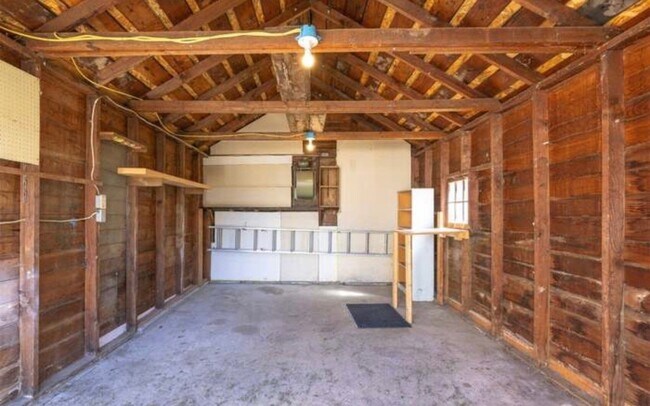 Building Photo - 2110 G St