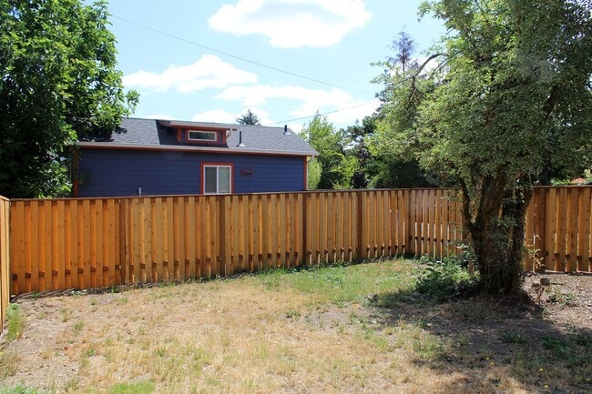 Building Photo - 4806 NE 29th Ave