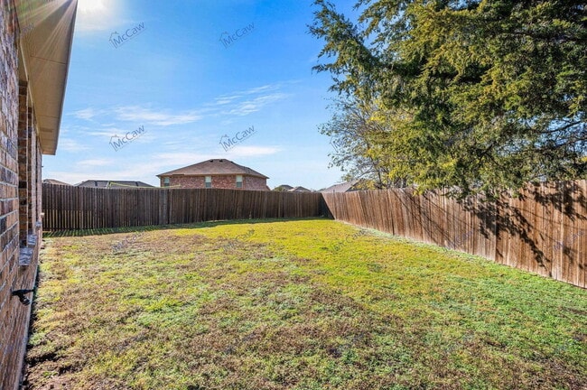 Building Photo - 2492 Saldana Dr