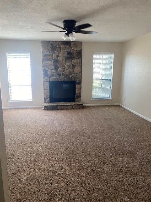 Building Photo - 17401 Red Oak Dr