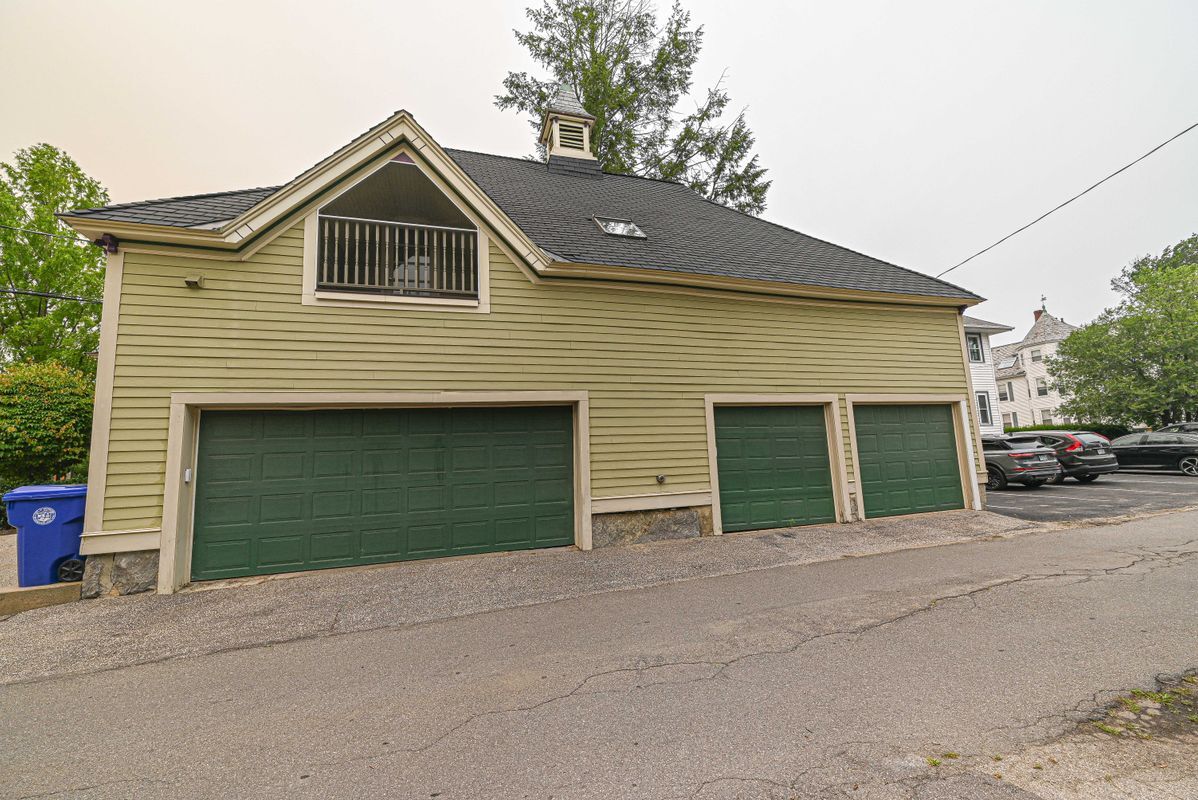 Building Photo - 55B N Bay St