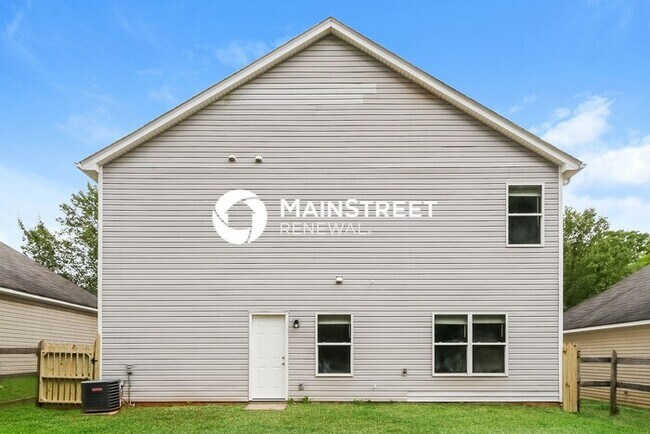 Building Photo - 3 Bedroom Pet-Friendly Home in Charlotte, NC with Main Street Renewal
