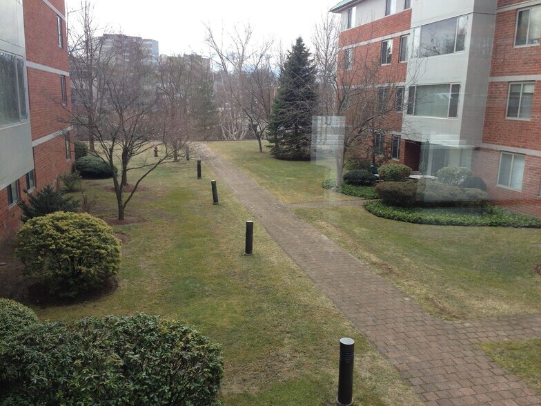 Building Photo - 193 Oak St