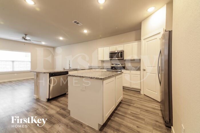 Building Photo - 605 Ava Trl