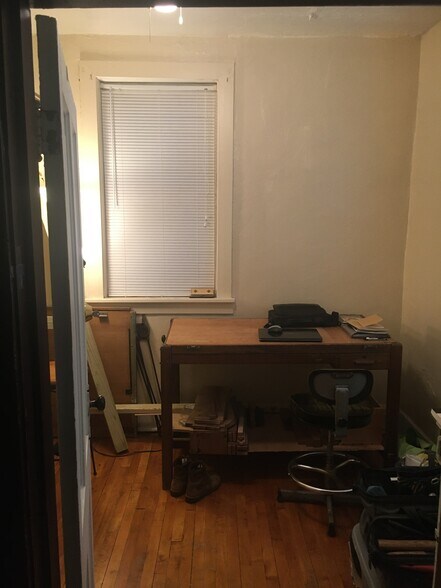 den - 53 S 18th St