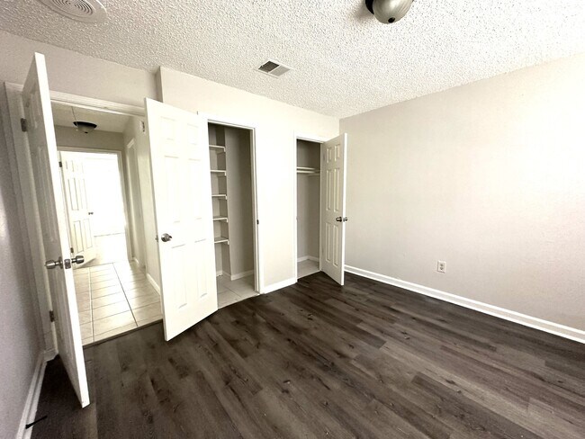 Building Photo - 4234 Willow Beach Dr