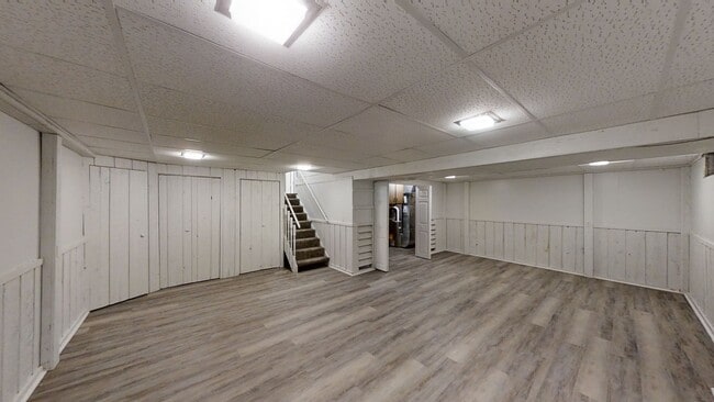 Building Photo - Available July – 4 Bed, 3 Bath Updated Hom...