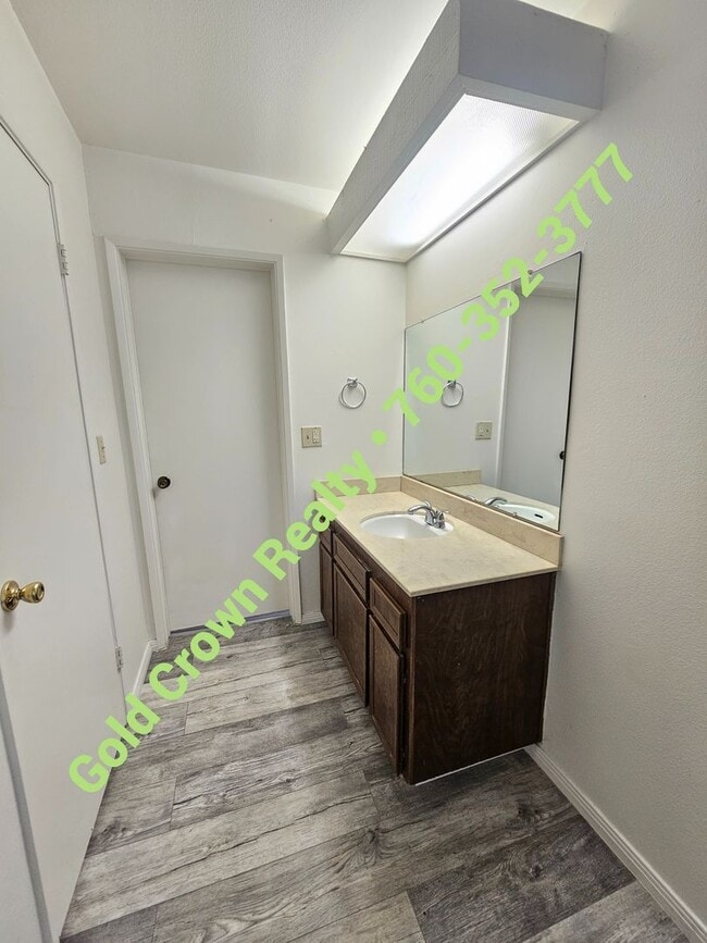 Building Photo - 2 bedroom Condo for Rent