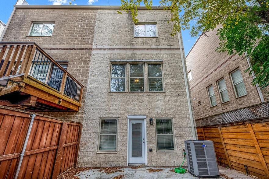 Building Photo - Stylish M Streets townhouse with modern interior & fenced yard