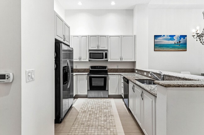 Building Photo - 701 S Olive Ave