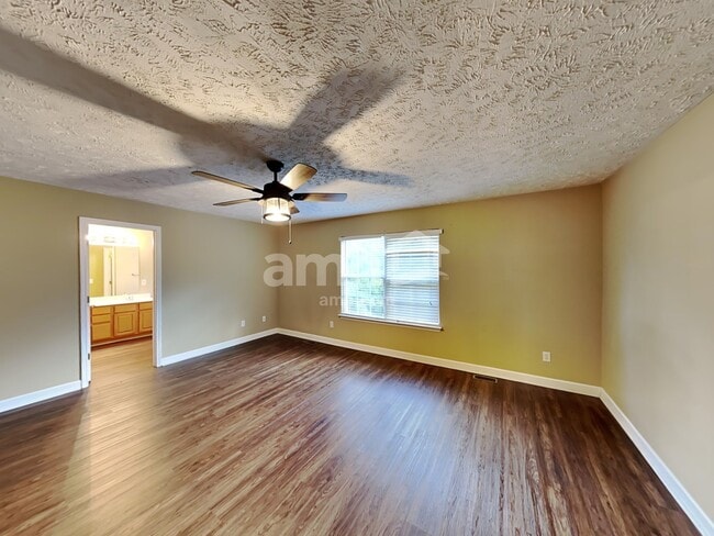 Building Photo - 3404 Bent Wood Cv