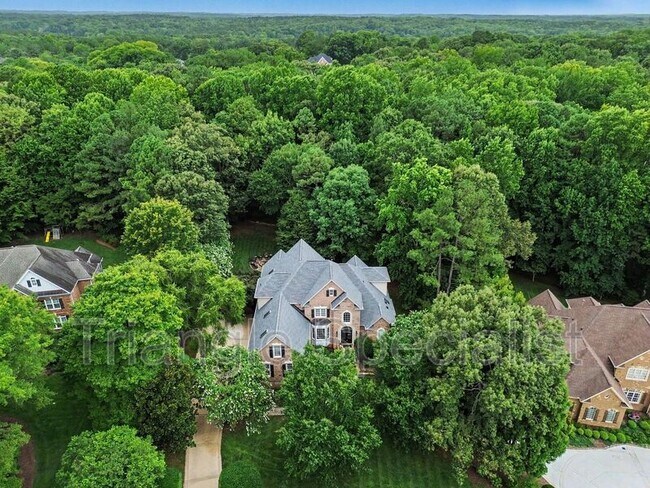 Building Photo - 6121 Carlyle Dr