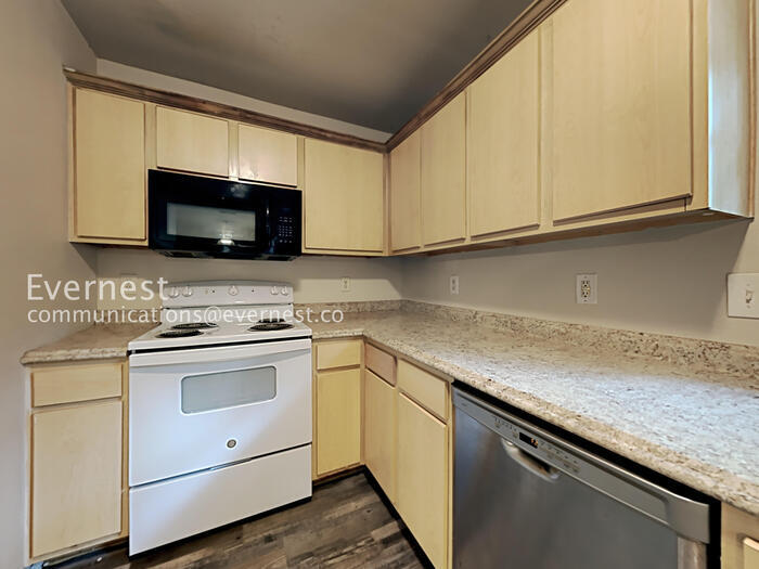 Building Photo - 320 Ezekial Ave