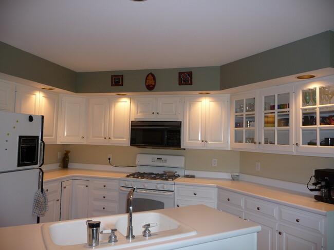 Building Photo - 2704 Cherry Hills Dr