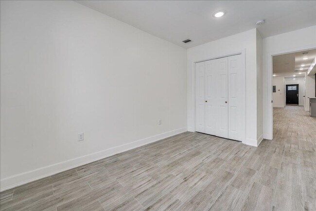 Building Photo - 260 Palisade Ave