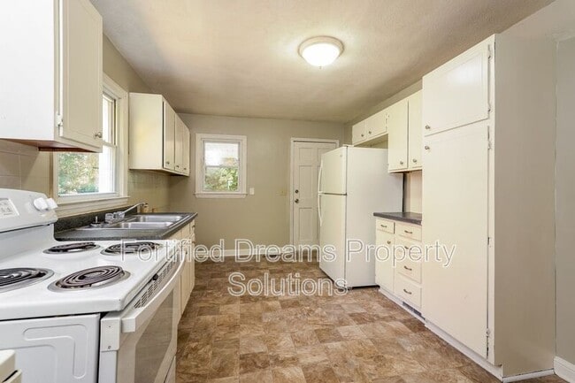 Building Photo - 1413 Fitch St