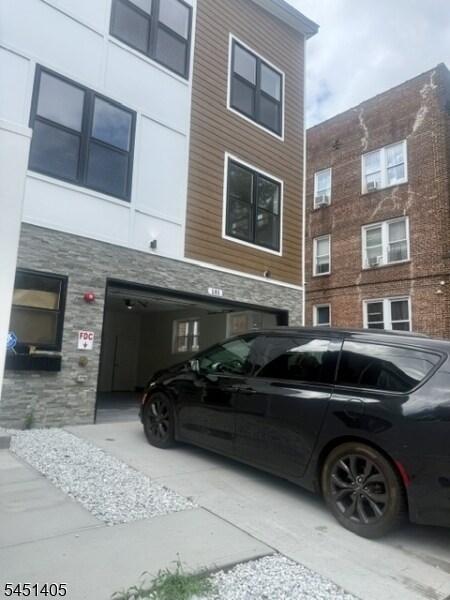 Building Photo - 181 S Munn Ave
