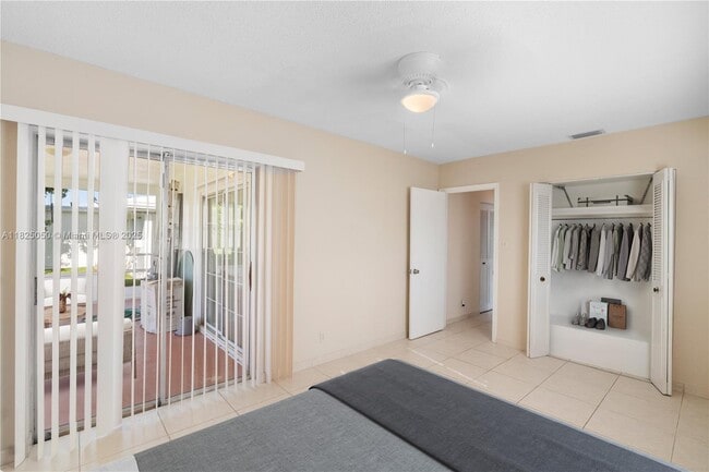 Building Photo - 6712 NW 70th Ct