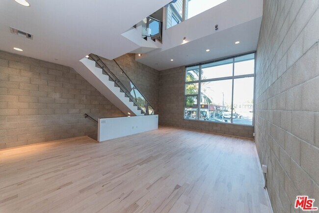 Building Photo - 717 Highland Ave