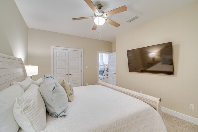 Building Photo - 13941 Del Rio Dr