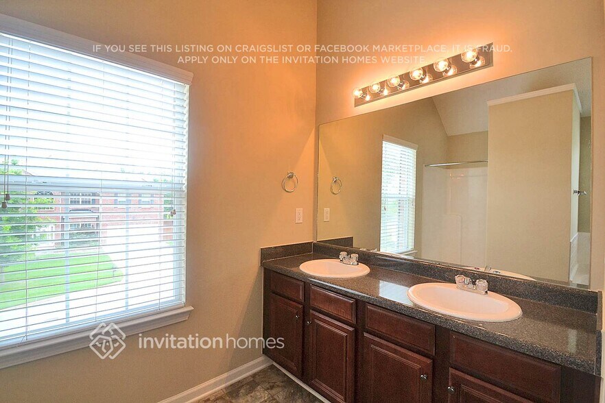 Building Photo - 3522 Umatilla Ln