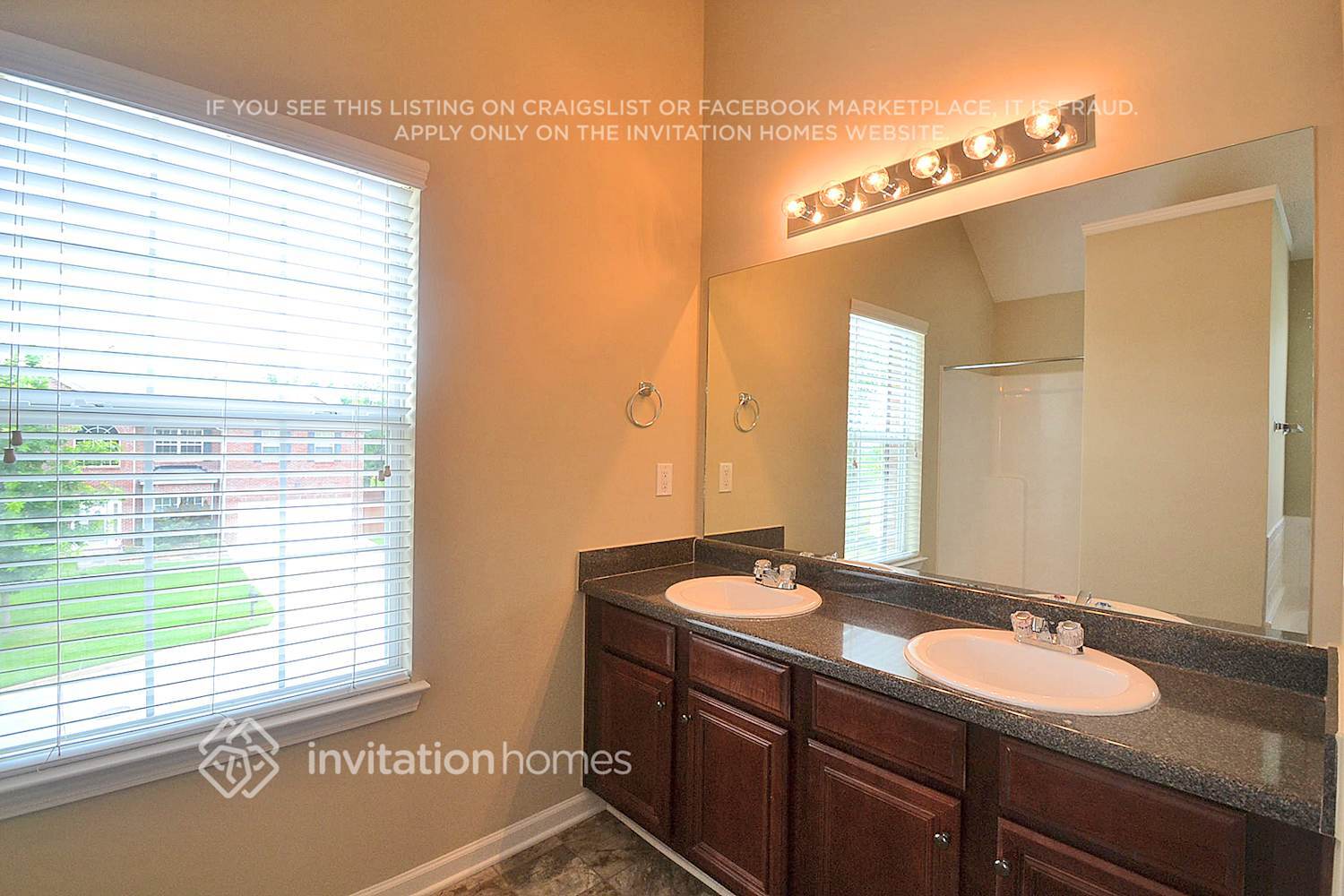 Building Photo - 3522 Umatilla Ln