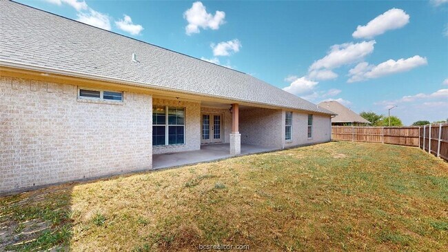 Building Photo - 3925 Devrne Dr