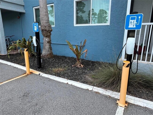 Building Photo - 2700 Coconut Bay Ln