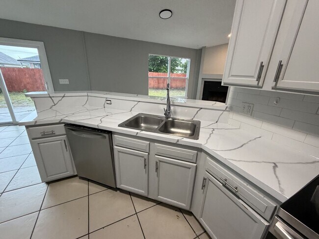 Building Photo - 424 Rolling Rock Ct