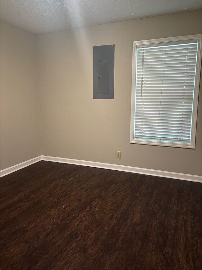 Building Photo - 00876