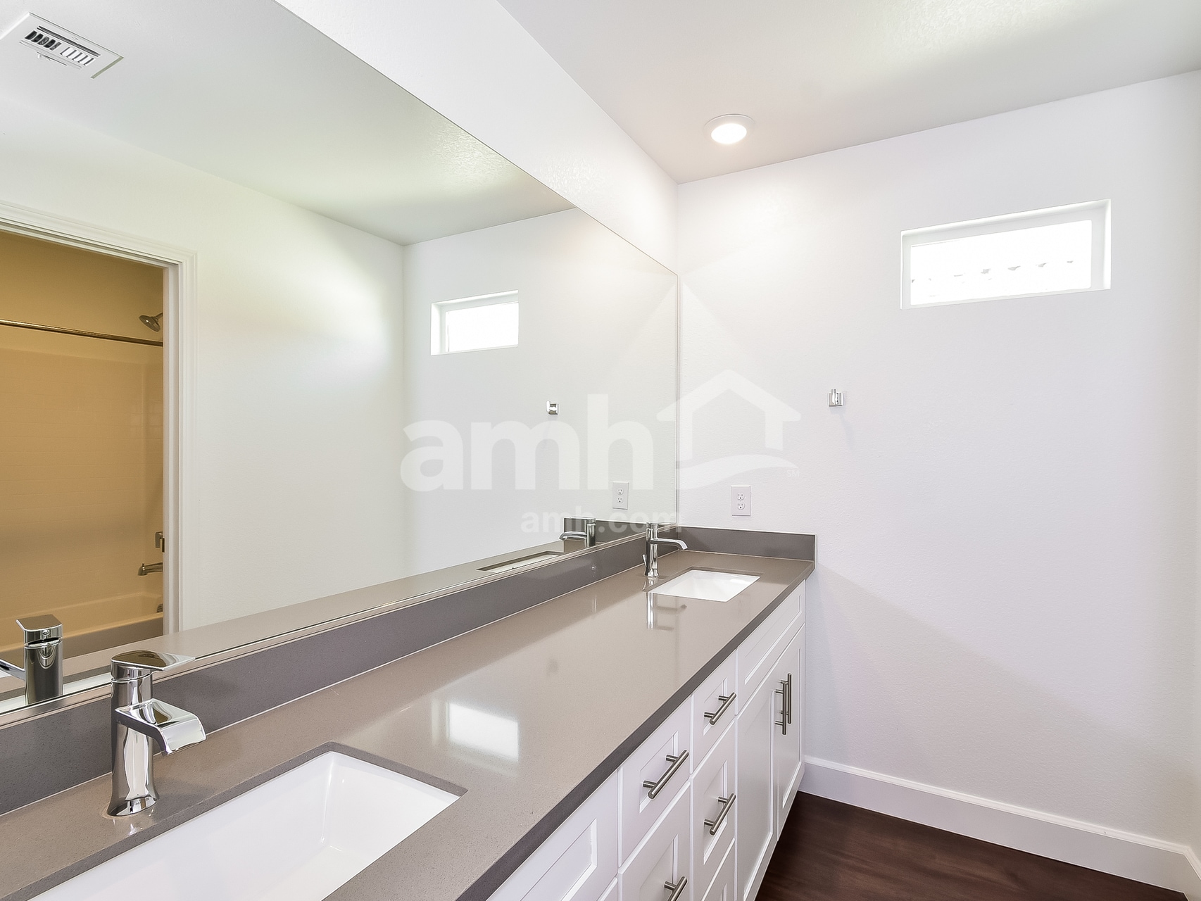 Building Photo - 126 Charmante Tulip Lane