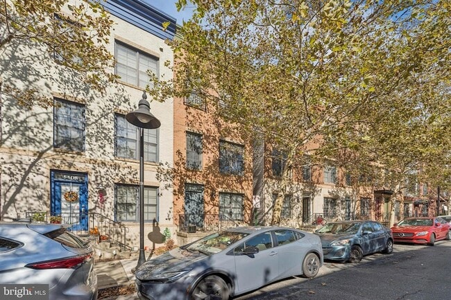 Building Photo - 4410 Longfellow St