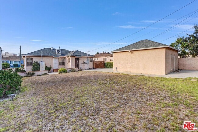 Building Photo - 1920 Van Wick St