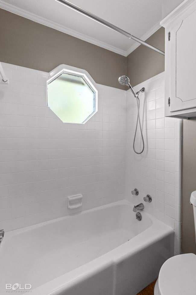 Building Photo - 2542 Spruce Dr