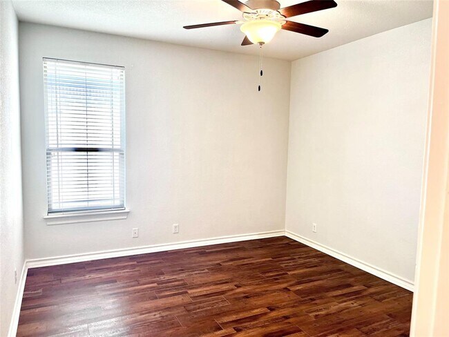 Building Photo - 10109 Auction Oak Dr
