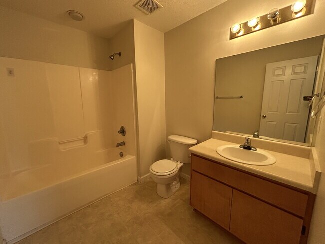 Building Photo - Apartment for Rent