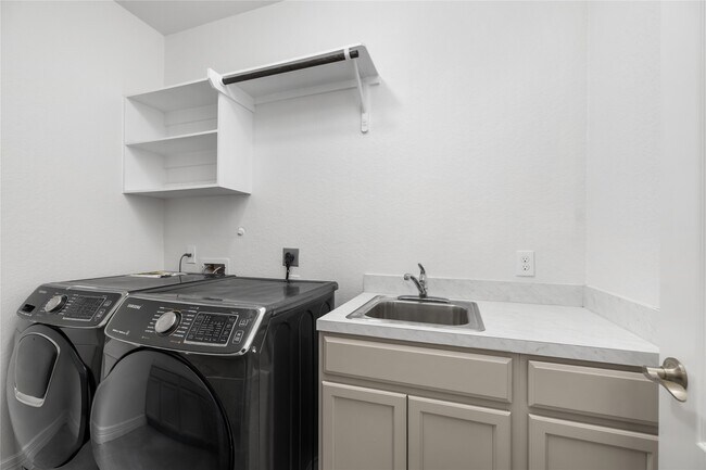 Building Photo - 2923 Golden Honey Ln