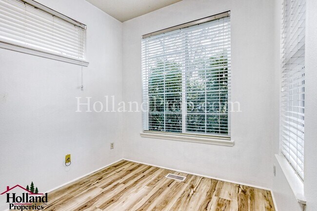 Building Photo - Impressive 4 bedroom home in Hillsboro