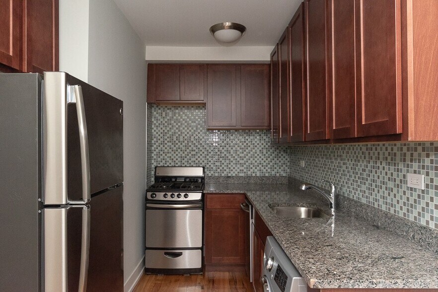 Building Photo - 556 W Arlington Pl