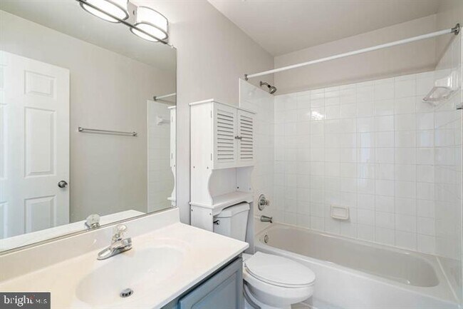Building Photo - 2038 Madrillon Rd