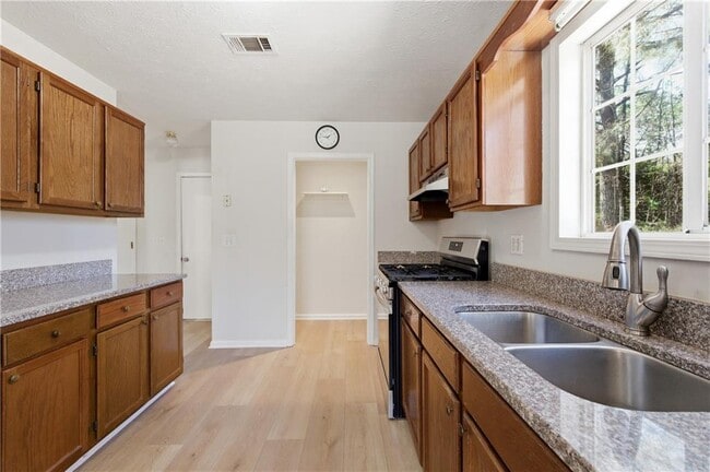 Building Photo - 201 Colony Springs Dr