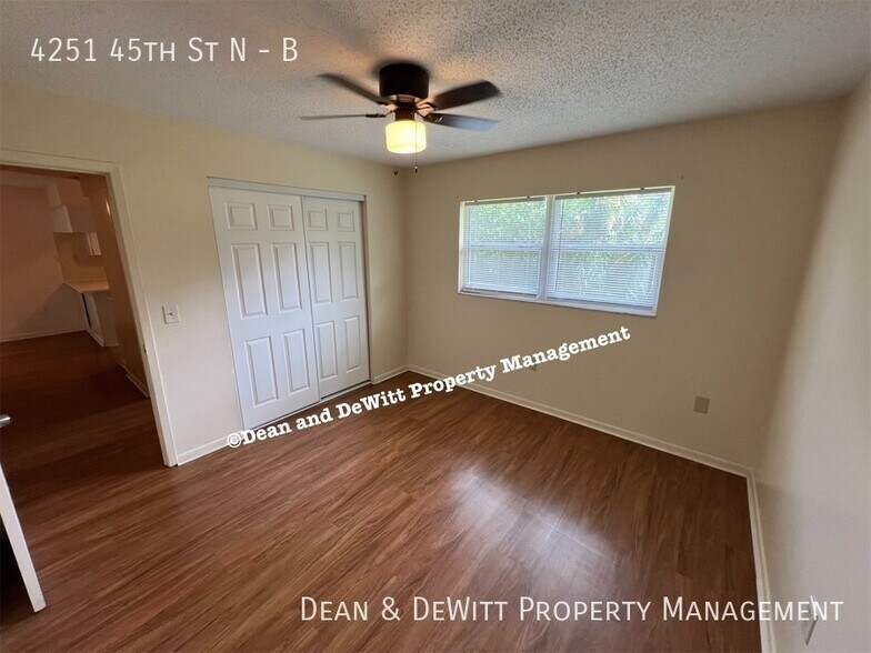 Building Photo - 2 Bed/1 Bath - Unit B